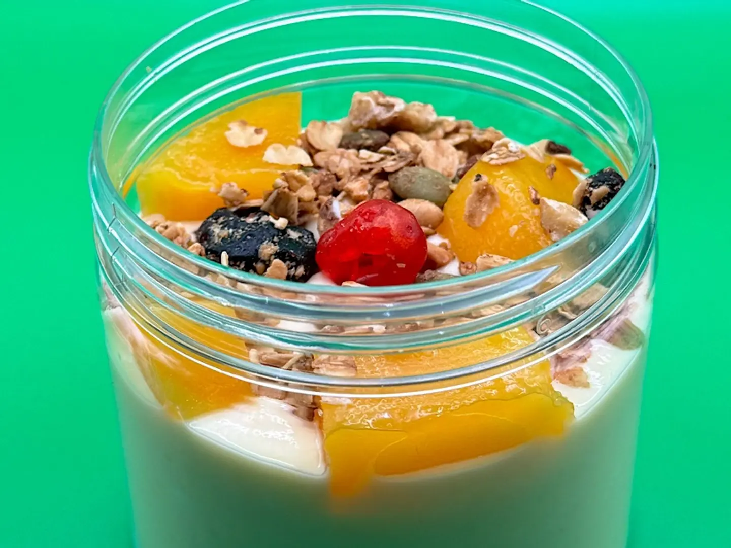 جرانولا توت أحمر