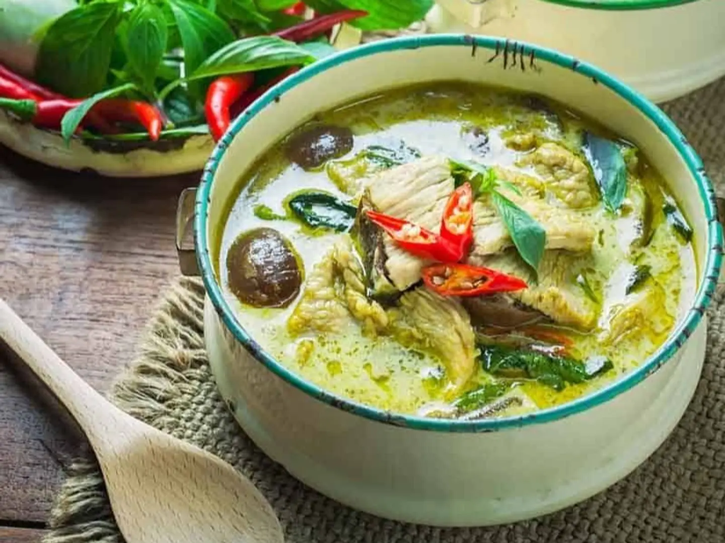كاري أخضر بالدجاج