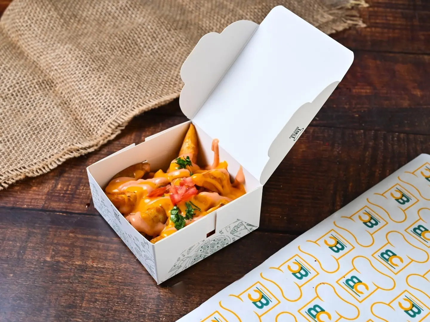 بطاطس ودجز مع جبن شيدر