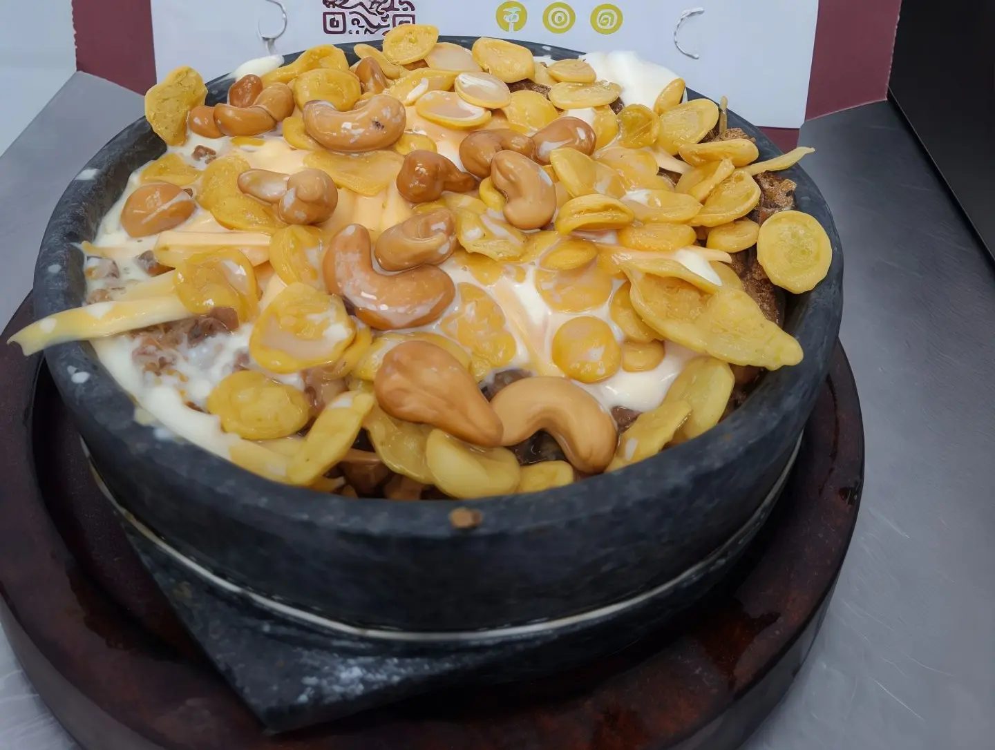 Masoub Al Amjad With Cashew Nuts