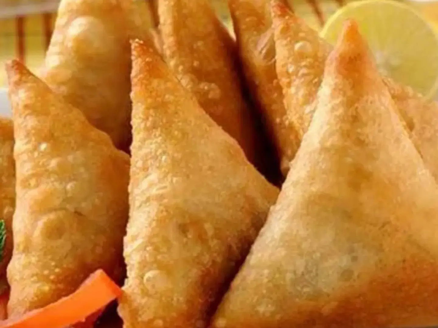 سنبوسة دجاج 4 حبة