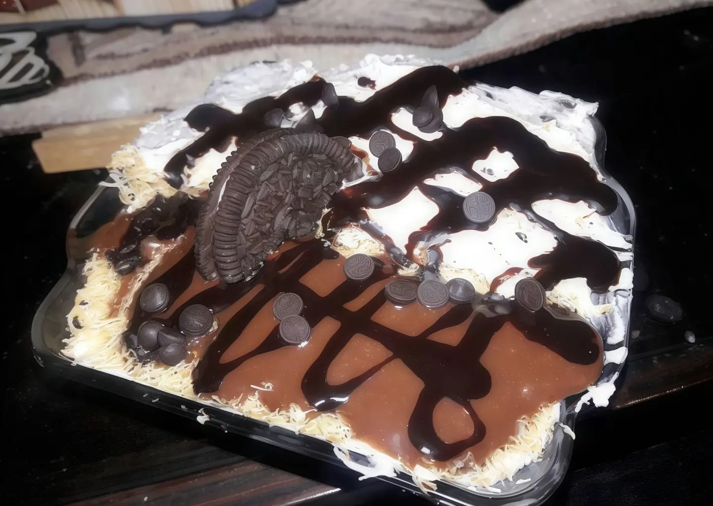 Kunafah With Oreo And Sauce - Rectangle