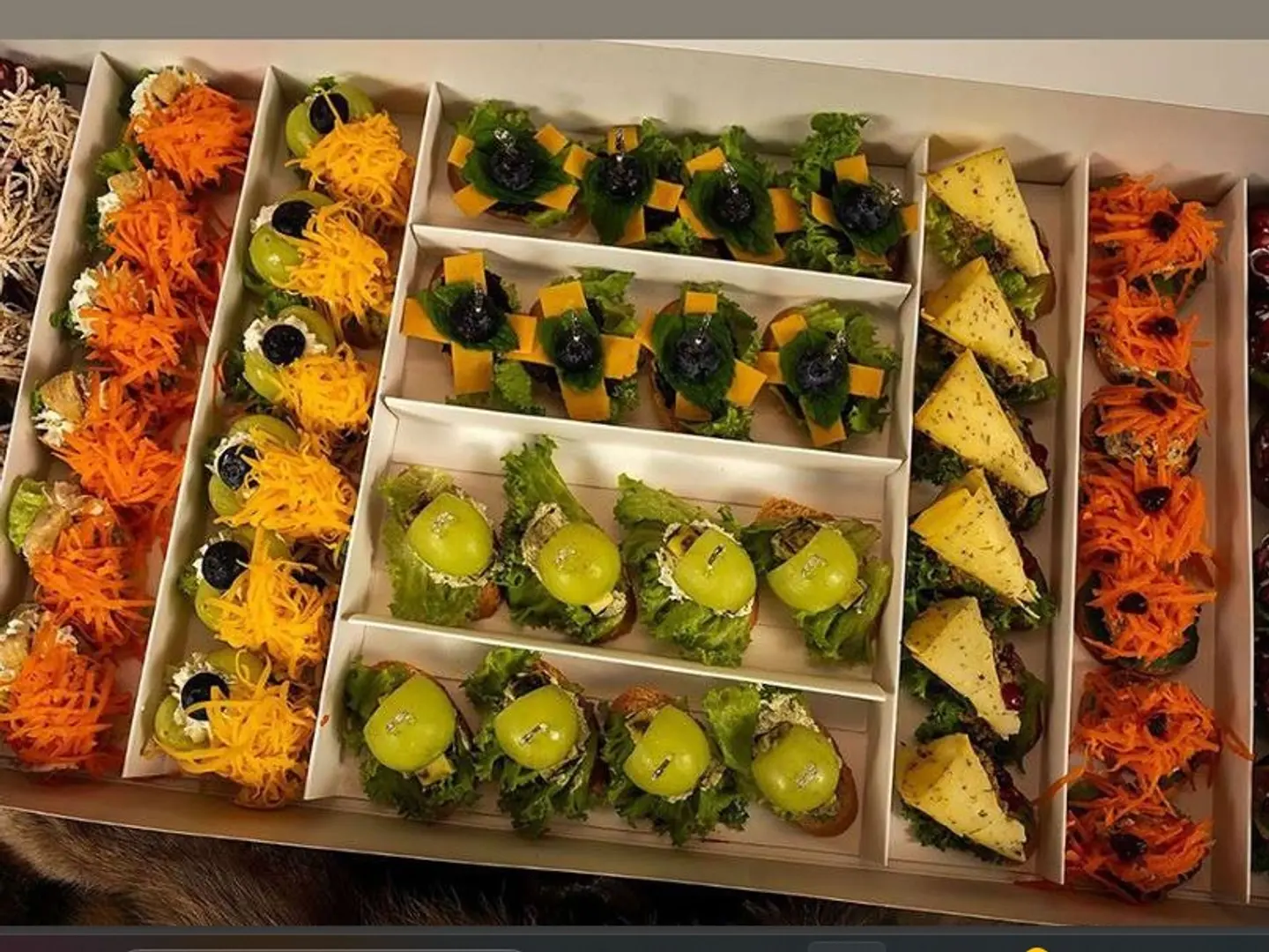 M & C Canape   53 Pcs