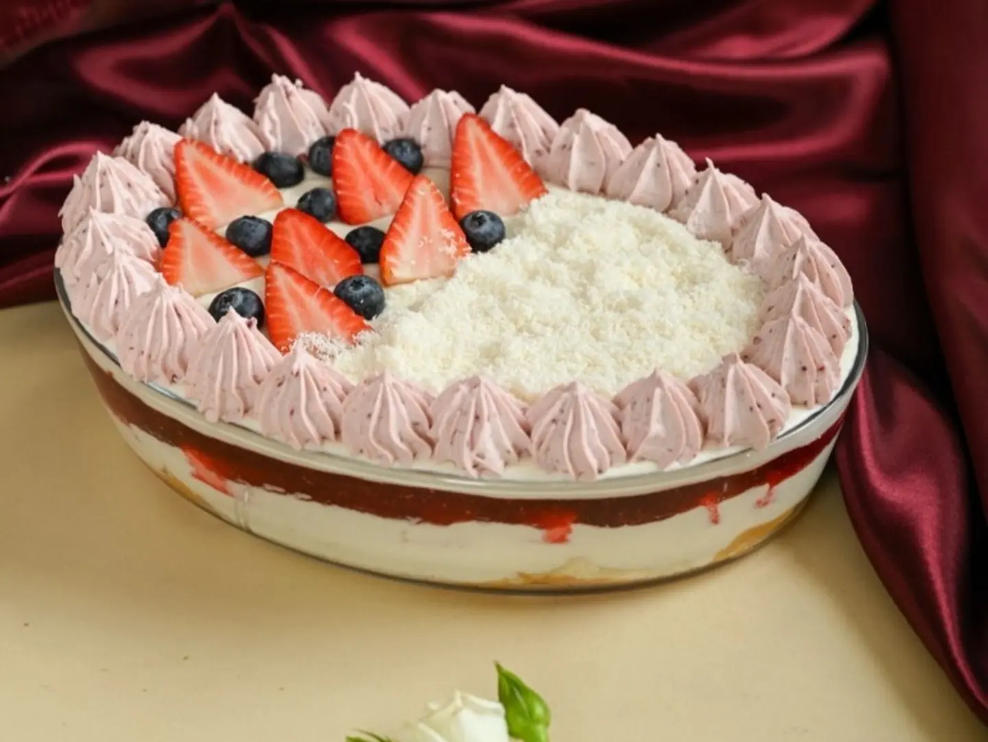 ترافل جوز الهند والتوت