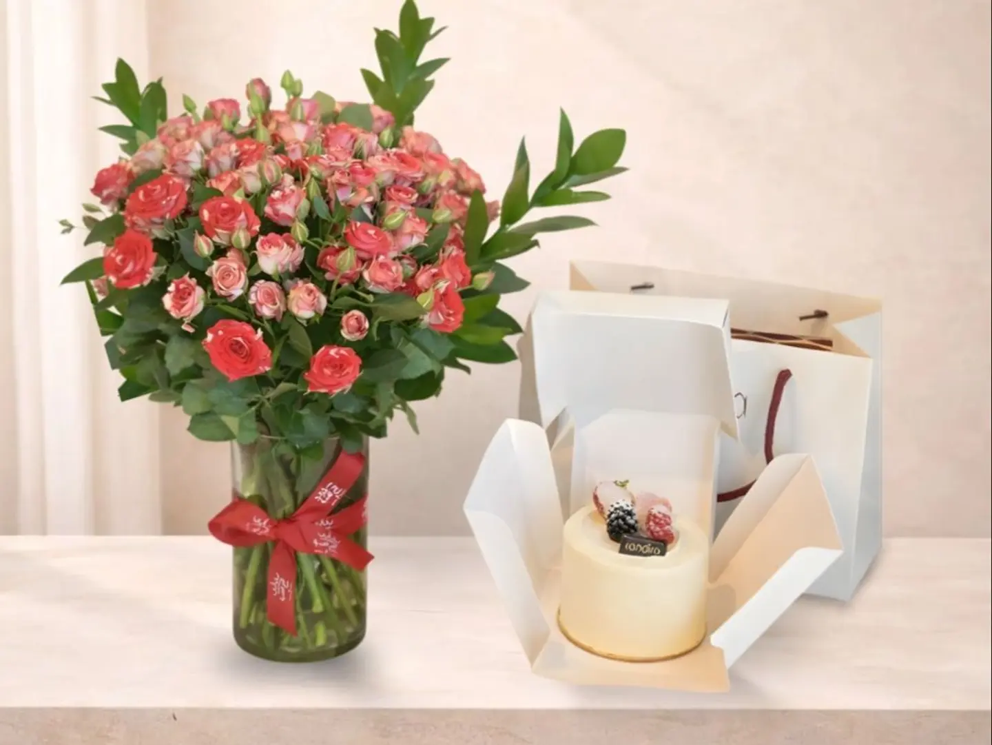 فازة ورد وكيك