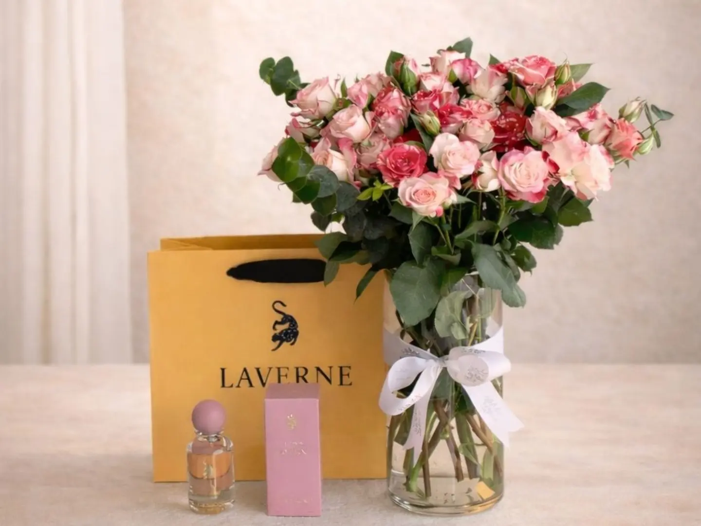 فازة ورد وعطر شعر لافيرن