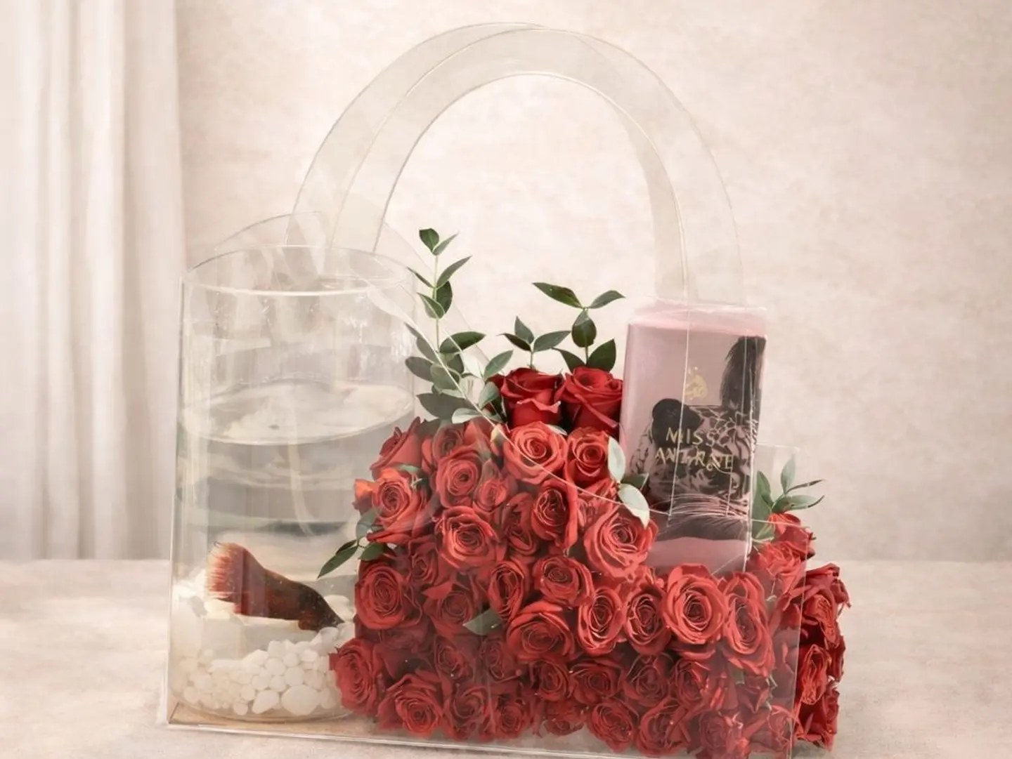 سلة عطر مس لافيرن مع فازة السمكة