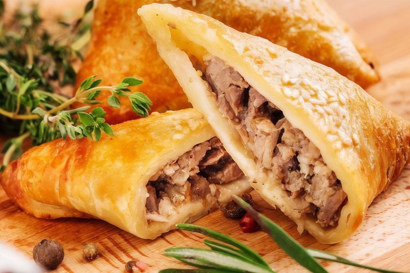 سمبوسة  لحم