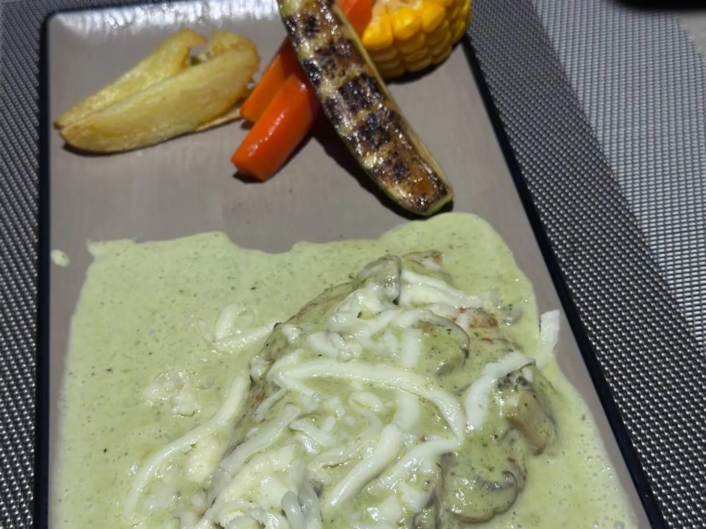 بولو بانا بيستو