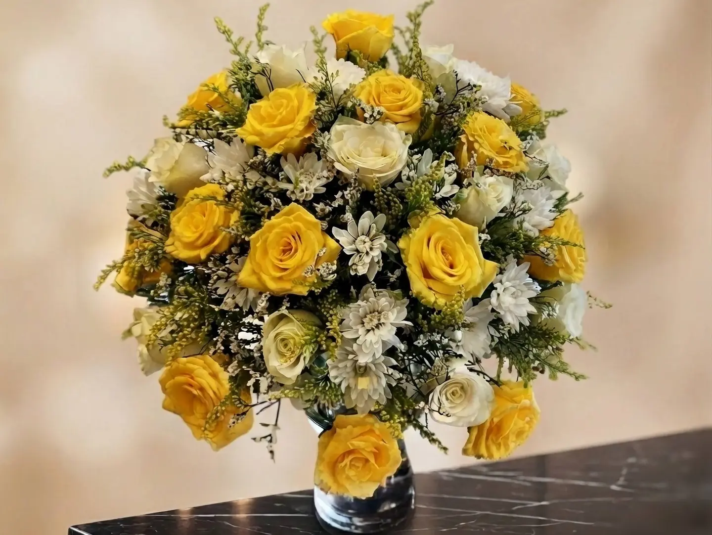 Mix Flower Vase White And Yellow