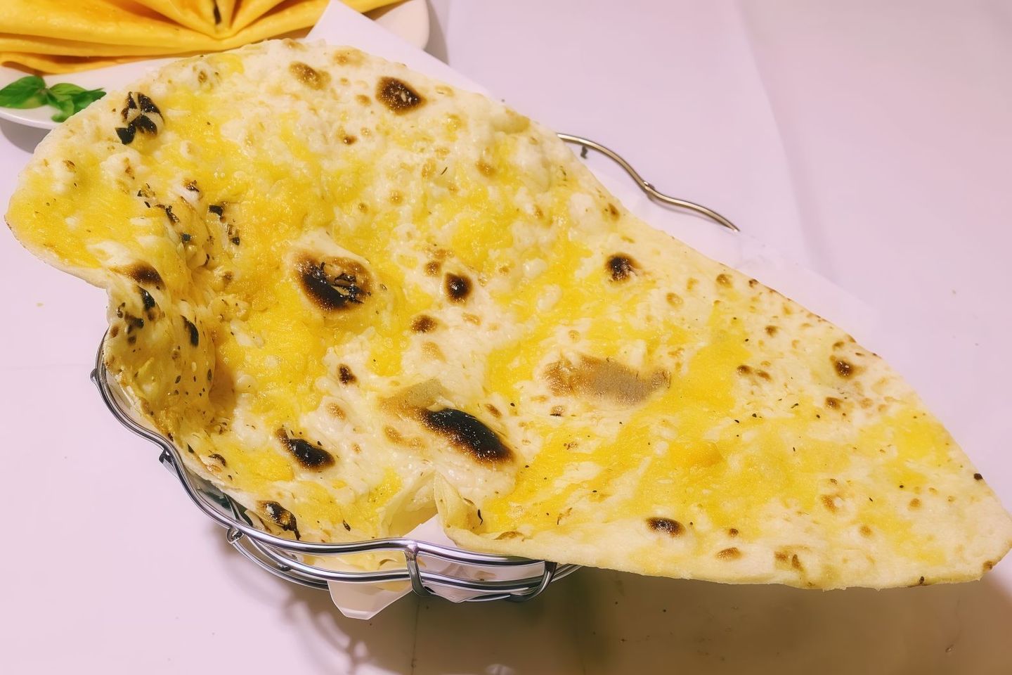 خبز نان بالجبنة