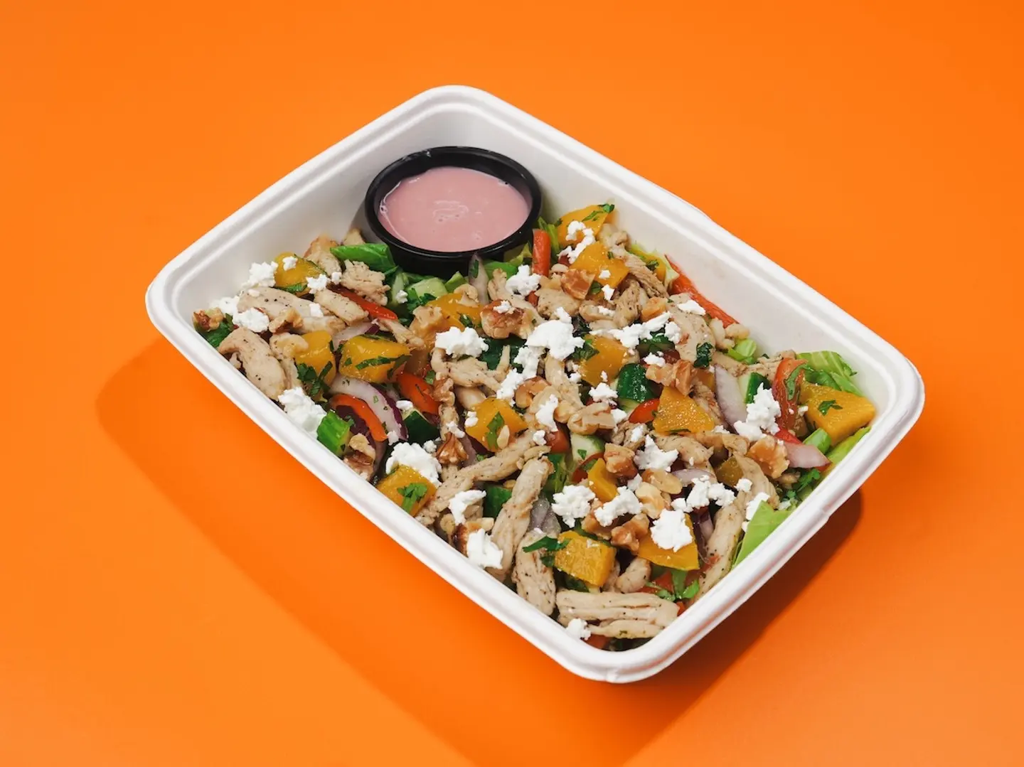 سلطة بالمنقا والدجاج