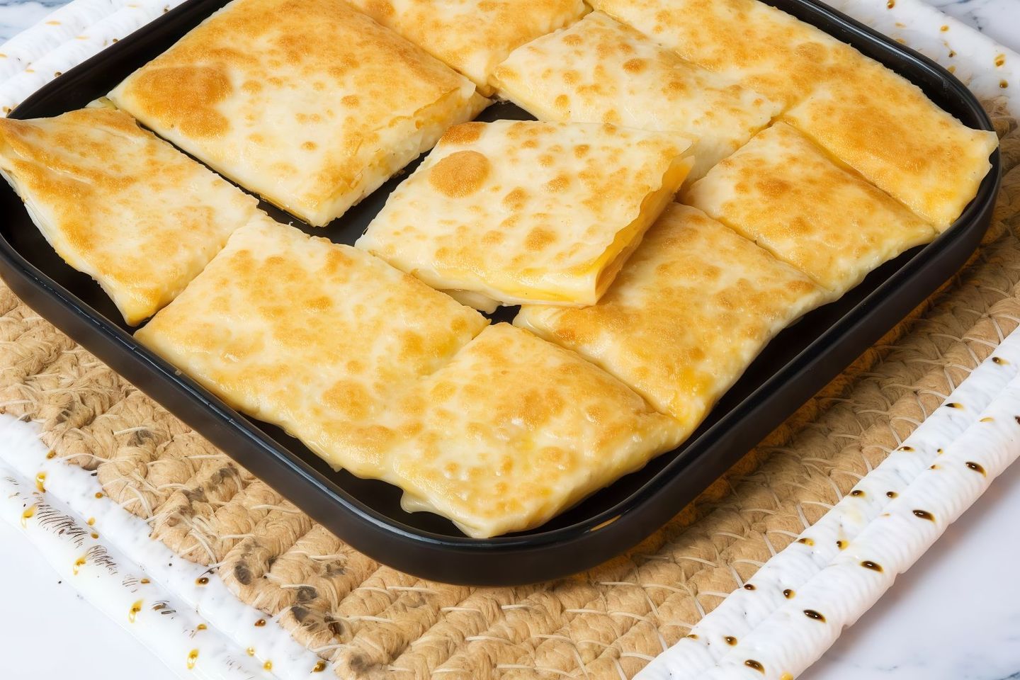 مطبق حلو بالجبنة