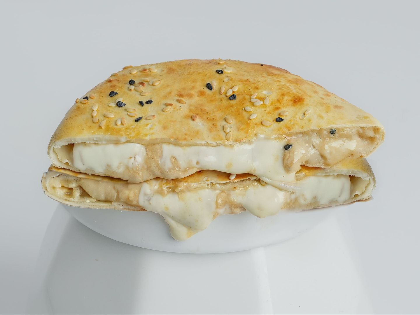 فطيرة جبن طحينة