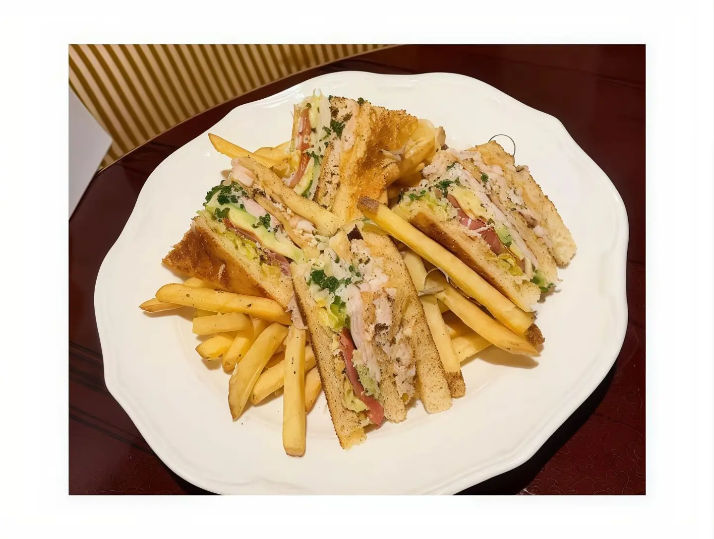 Club Paris ( Chicken Club Sandwich )