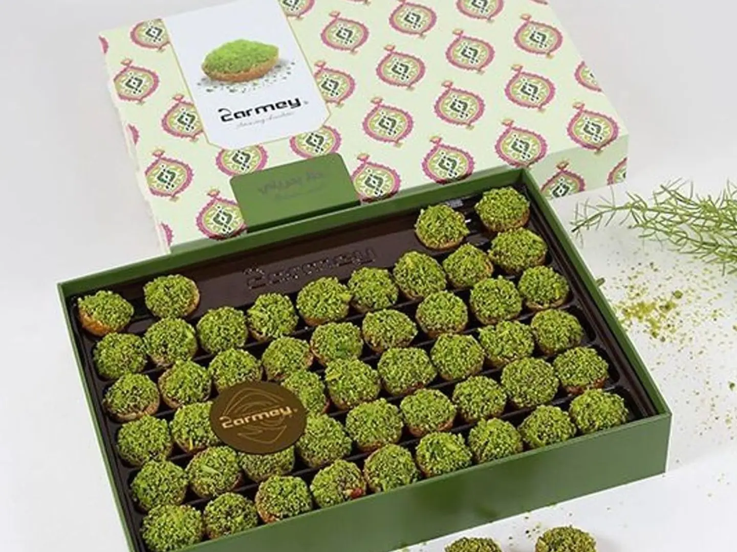 Medium Bahraini Dessert Box