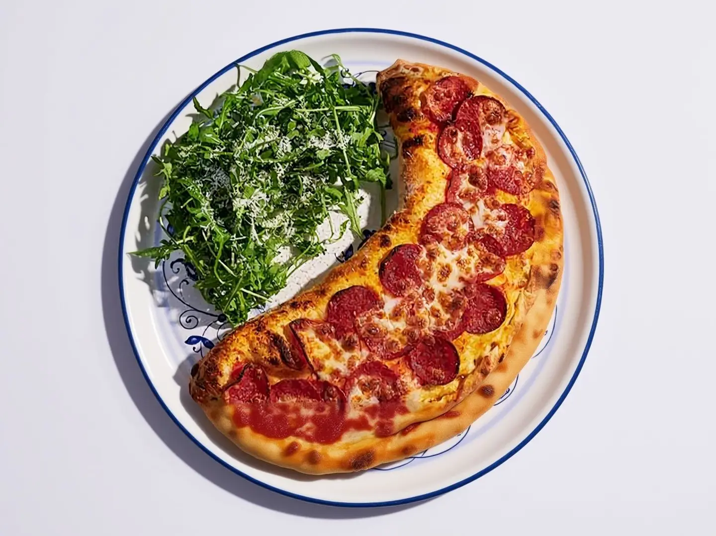 بيتزا كالزون البيبروني