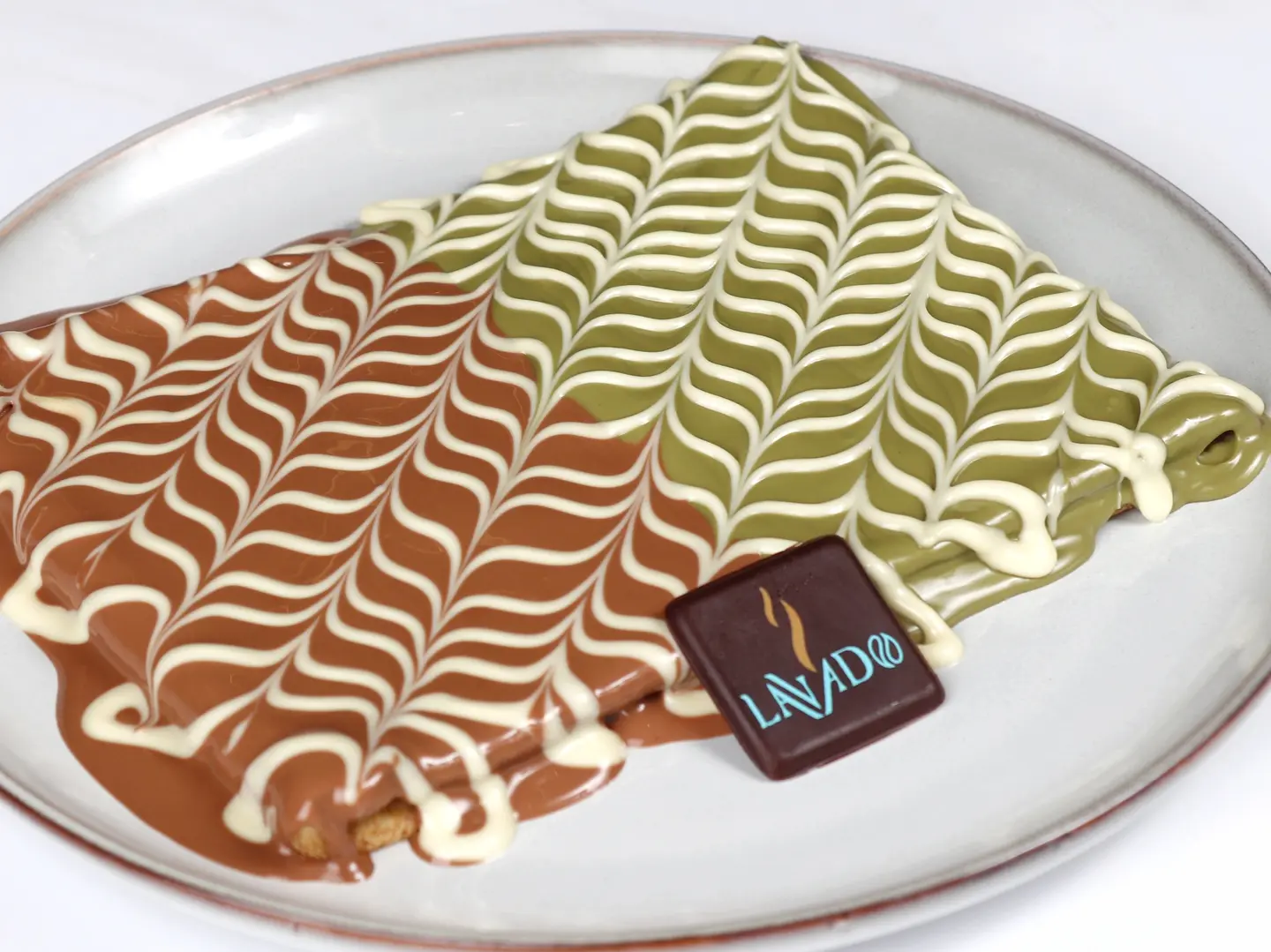 Lavado Crepe With Chocolate And Pistachio