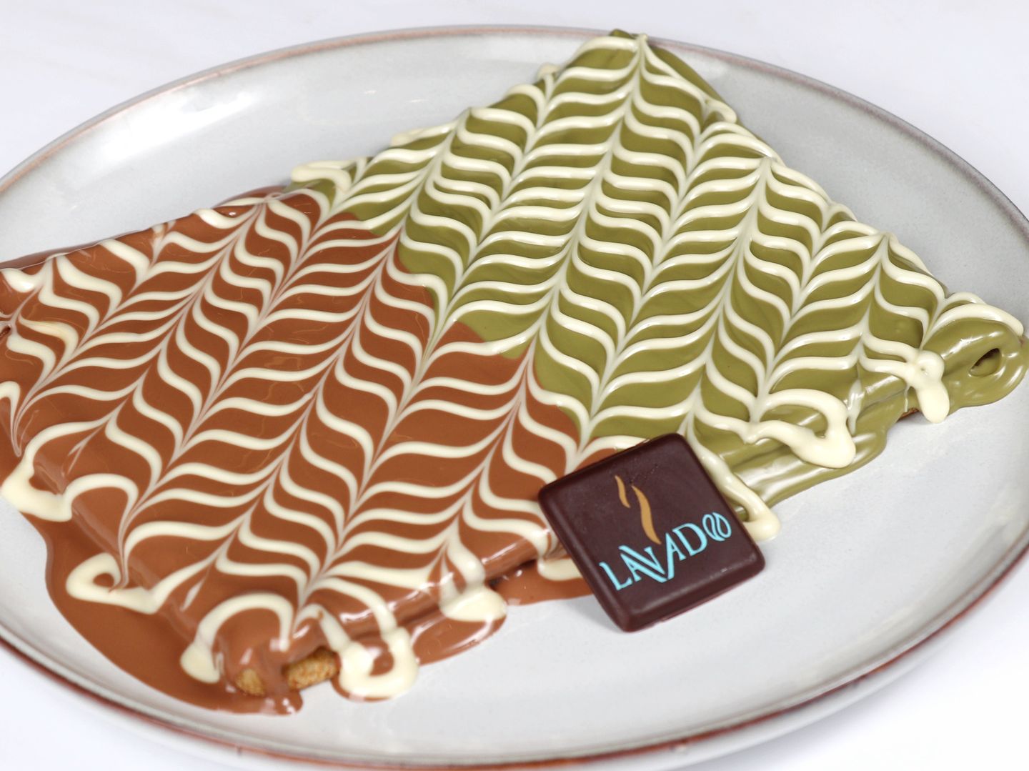 Lavado Crepe With Chocolate And Pistachio
