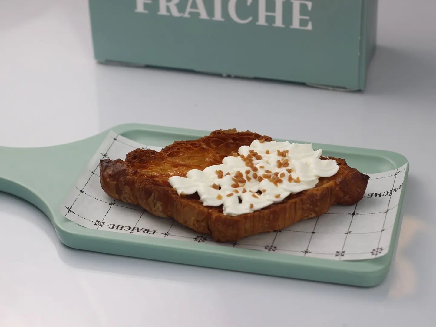 كروسان القشطة بالعسل المكرمل