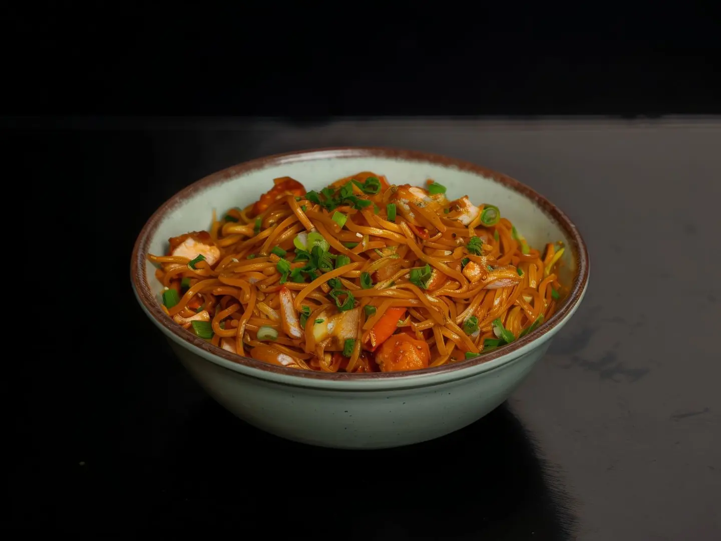 نودلز هاكا بالدجاج