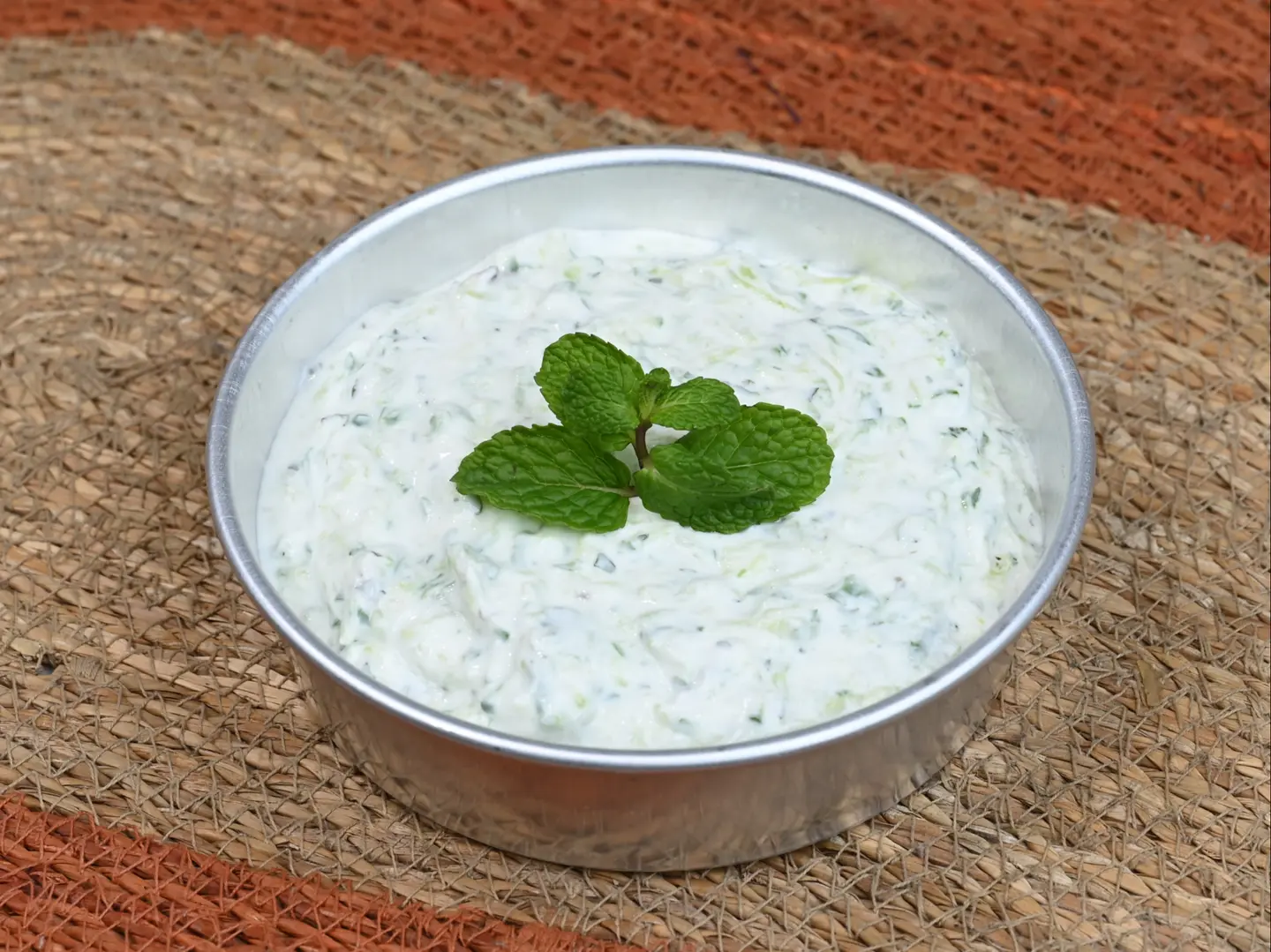 سلطة خيار باللبن