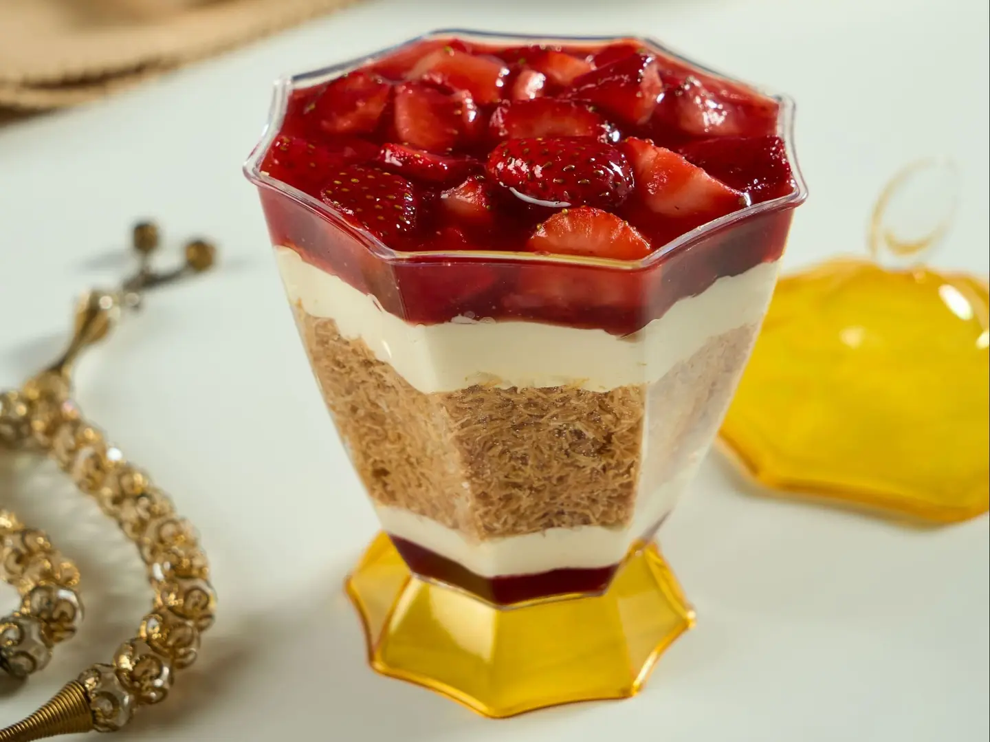 Strawberry Kunafa Fanoos