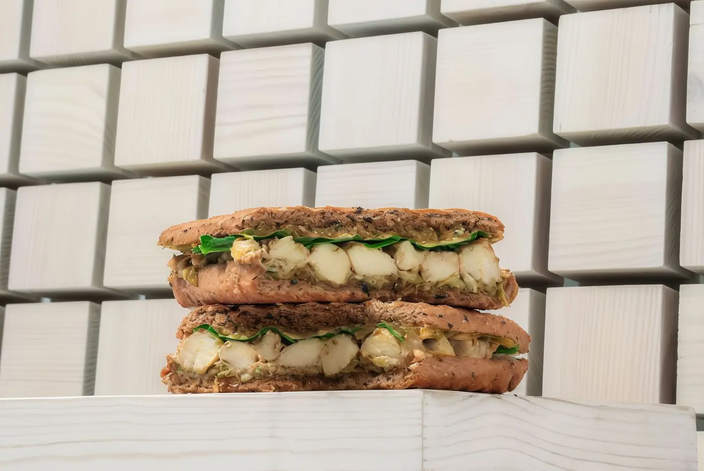 ساندويتش دجاج بيستو