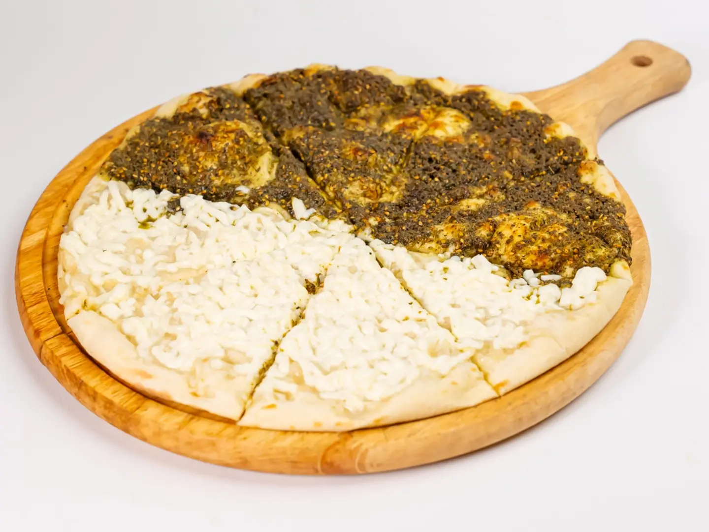 منؤشة زعتر وجبنة