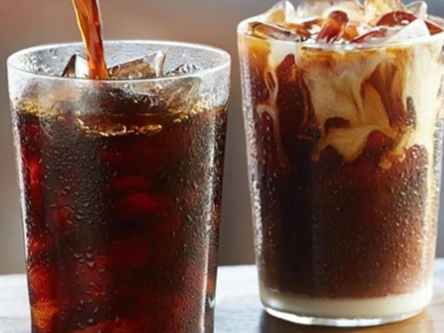 قهوة اليوم بارد كبير