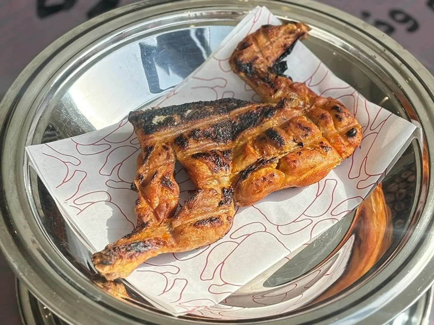 نصف دجاج تندوري ساده على الفحم