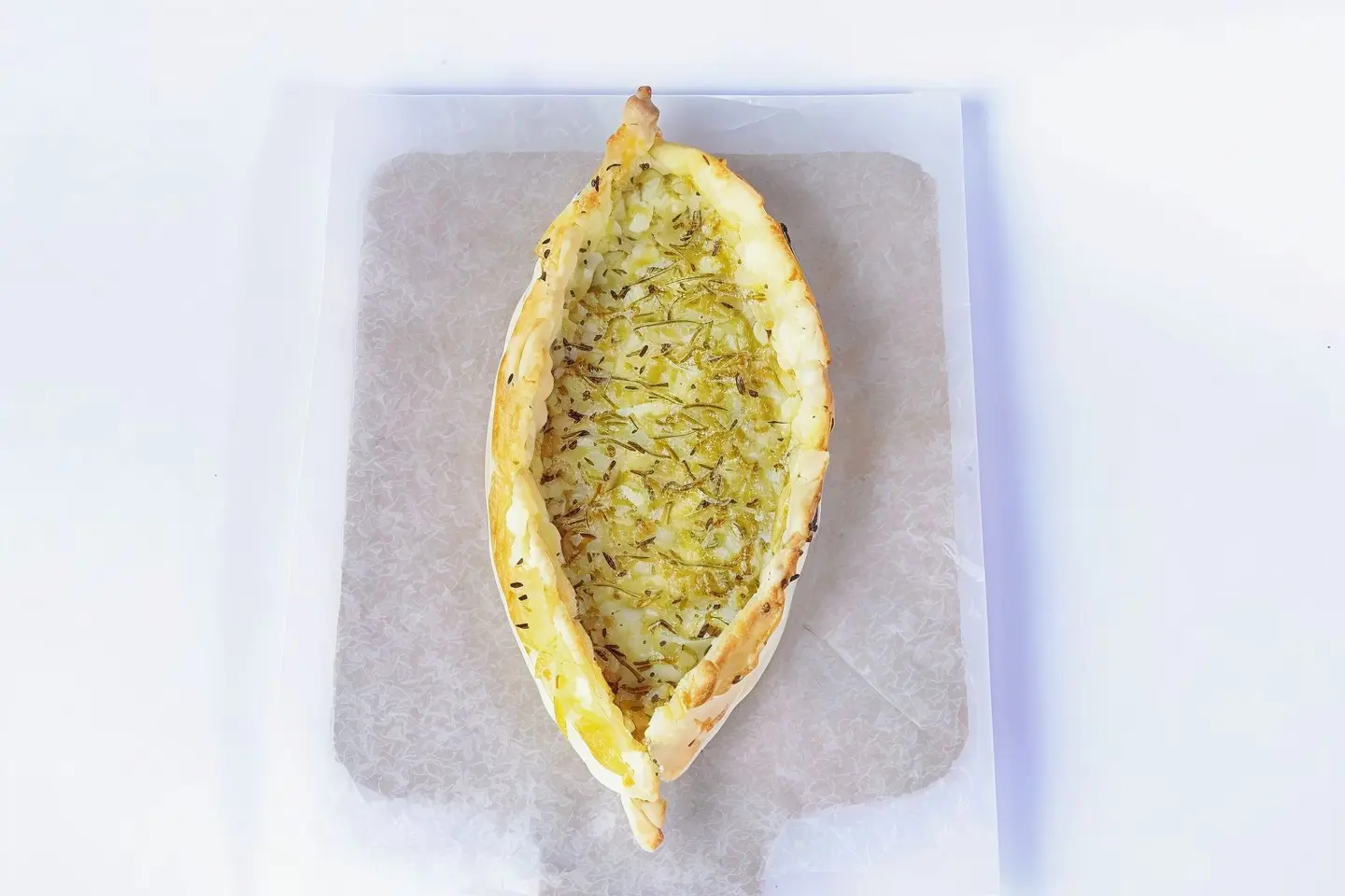 فطيرة جبنة عكاوي زعتر