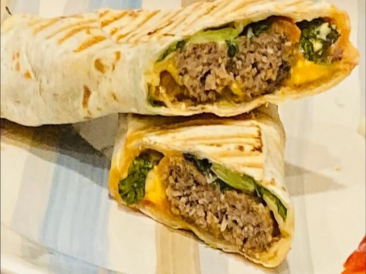 ساندوتش كفته مشويه خبز تورتيلا