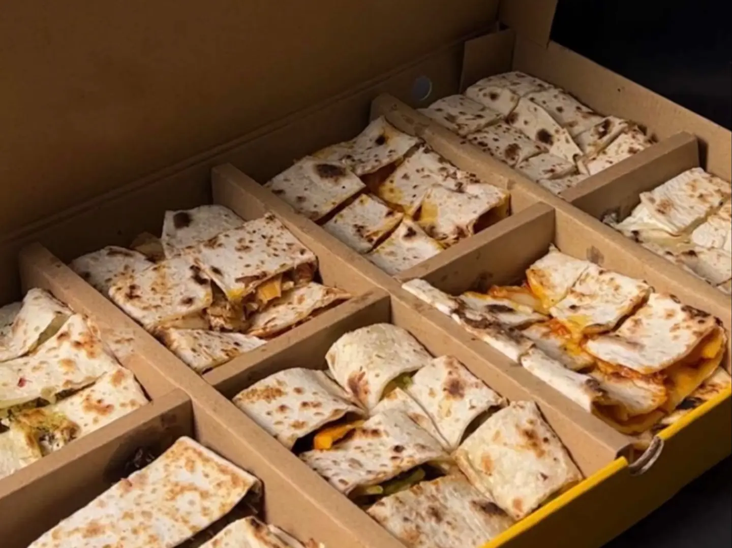 بوكس مناقيش وسط