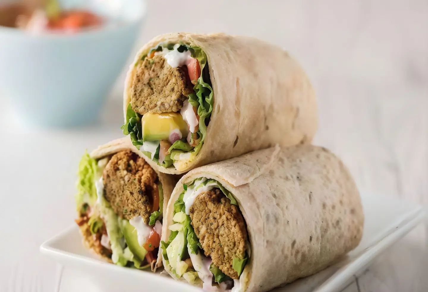 ساندوتش فلافل مشكل بالبيض