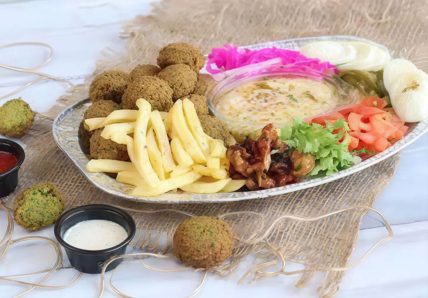 صحن فلافل مشكل