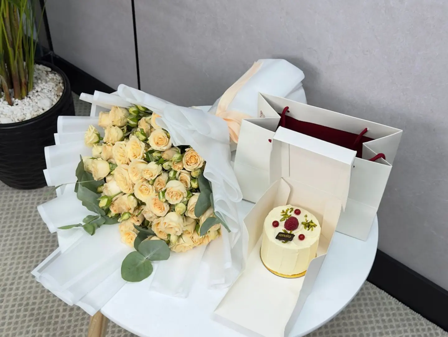 Bouquet With Cake