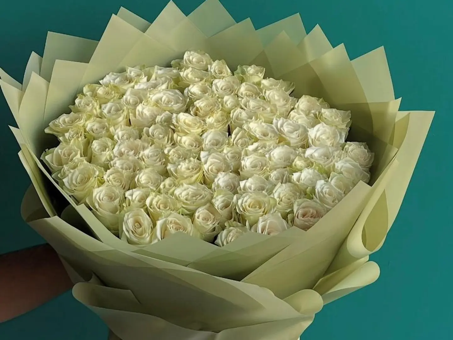 Large Bouquet With White Roses