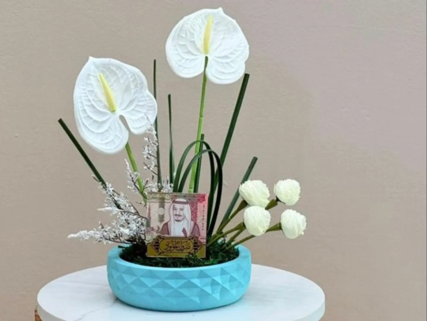 Simple Love Vase For Gifting