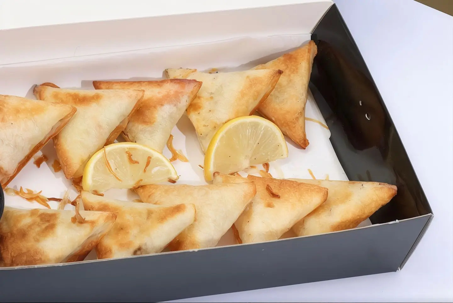 سمبوسة جبن بكس كبير بالفرن