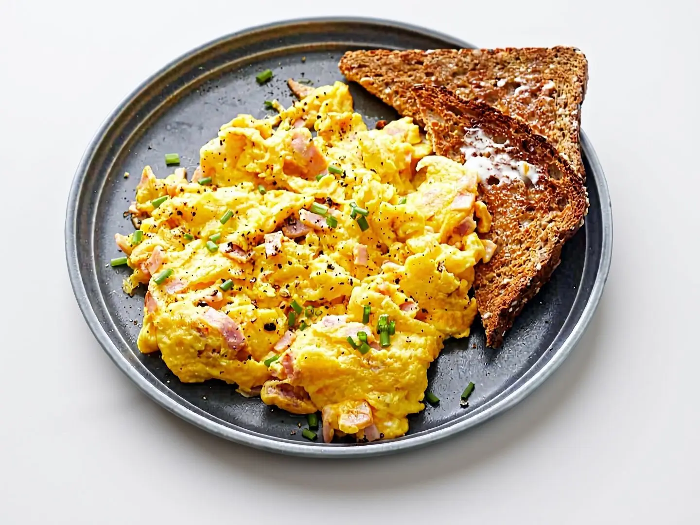 Scrambled Eggs With Turkey And Tomato And Cheese