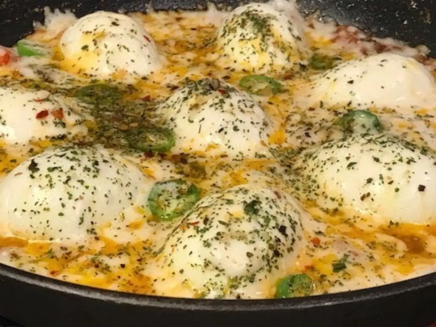 صحن بيض مسلوق بالجبن