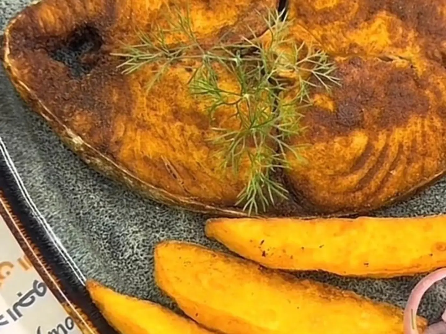 سمك كنعد مقلي مع البطاطس