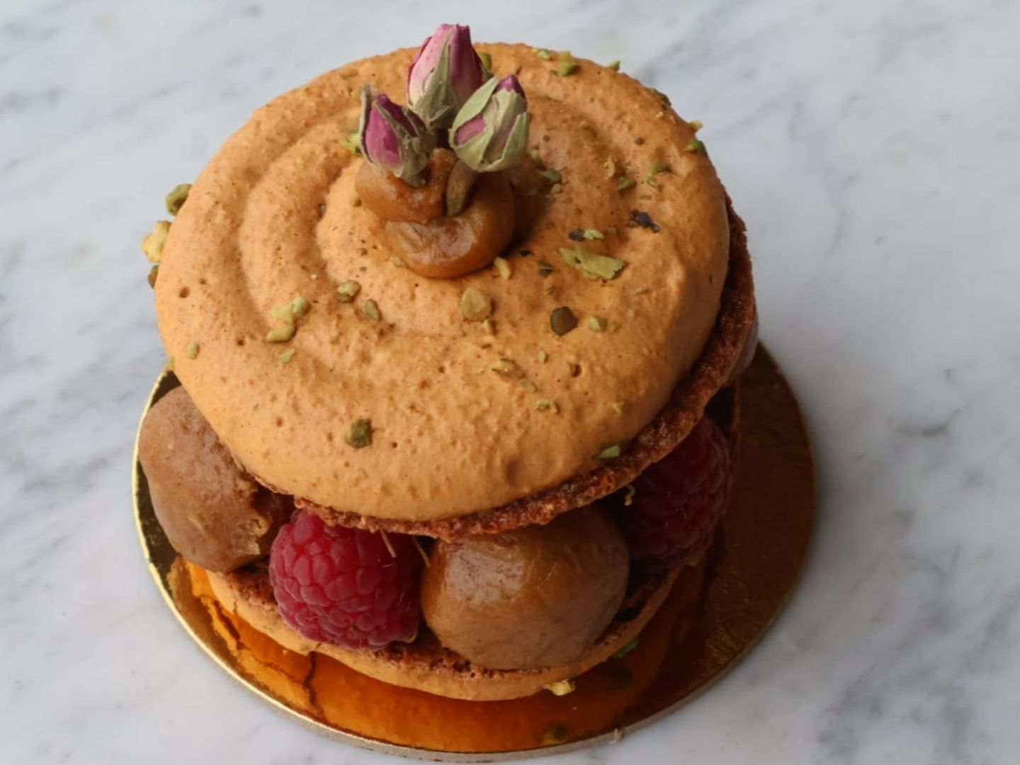 Macaroon Cake Date