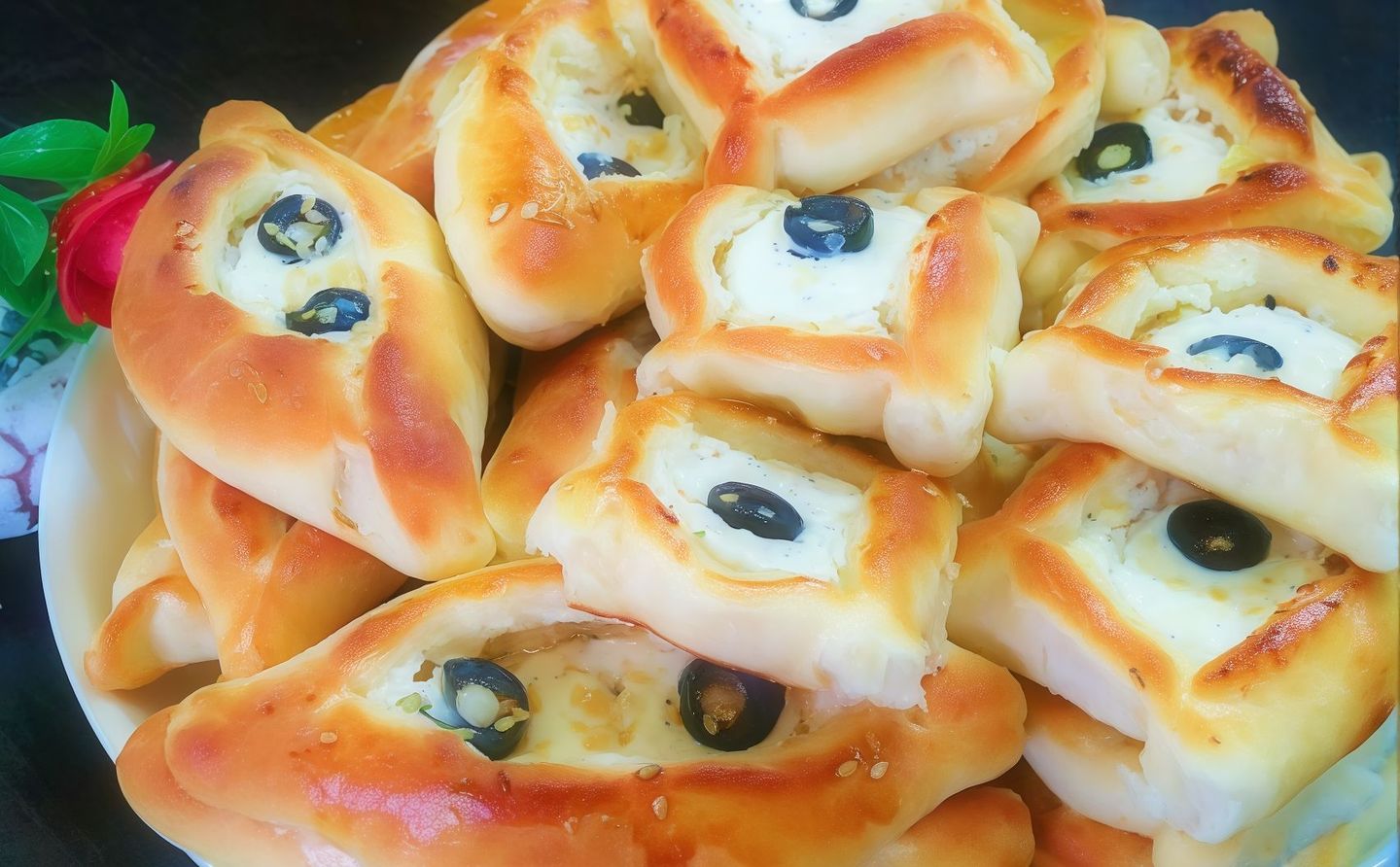 فطيرة لبنة بالزيتون