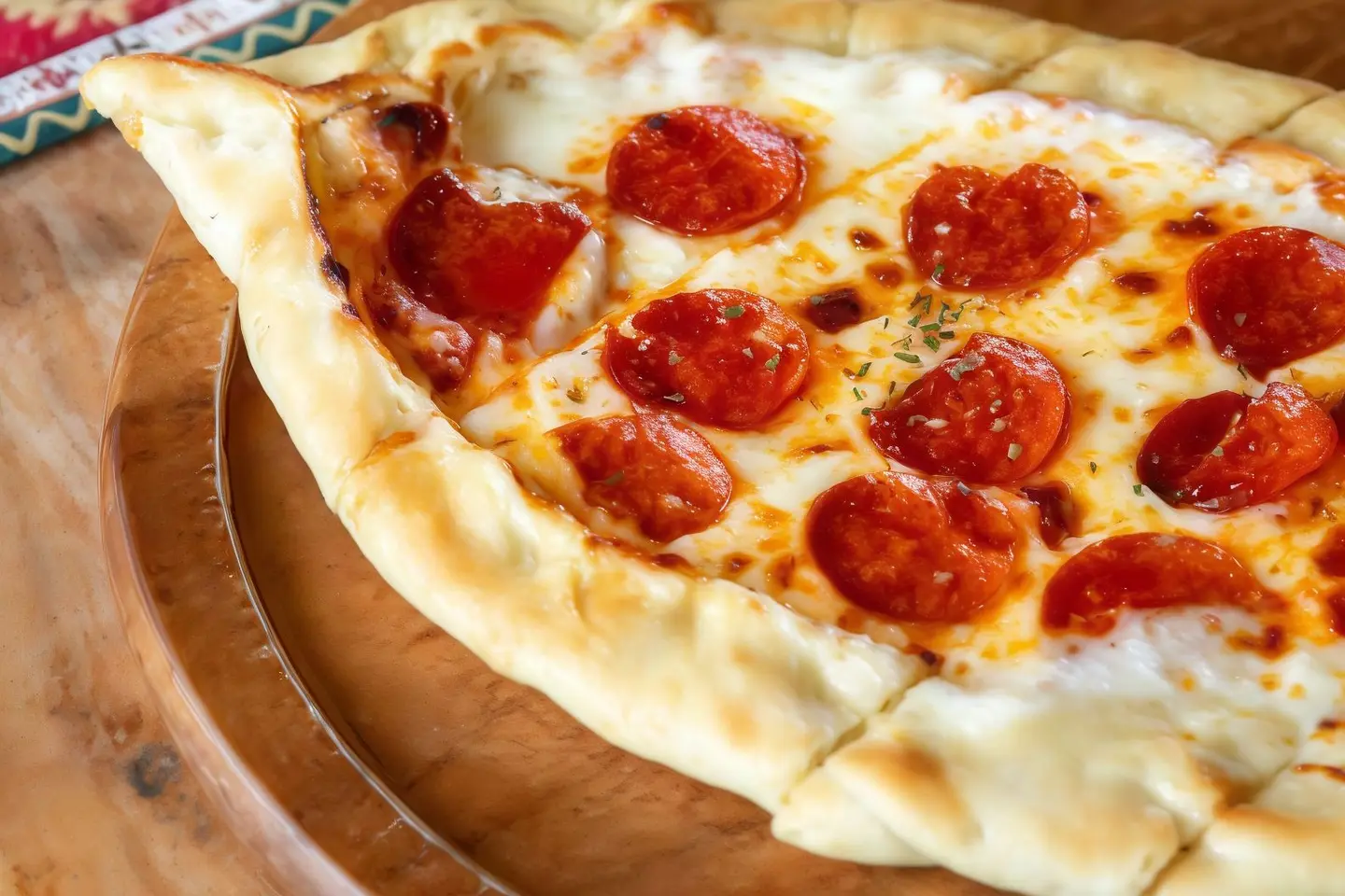 فطيرة جبنة بيبروني