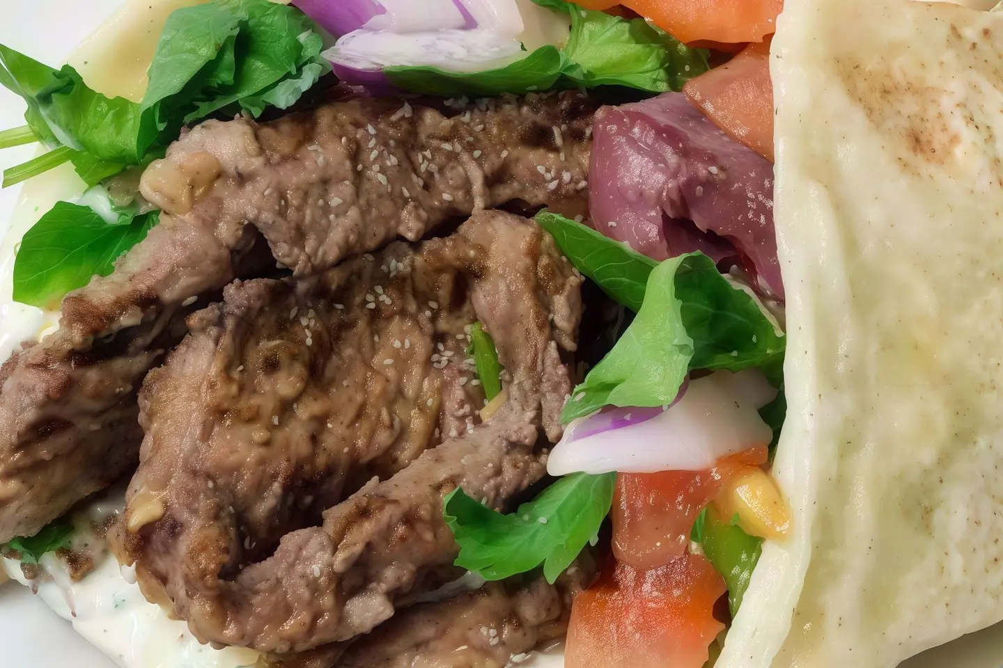 صاروخ شاورما لحم مع الجبن