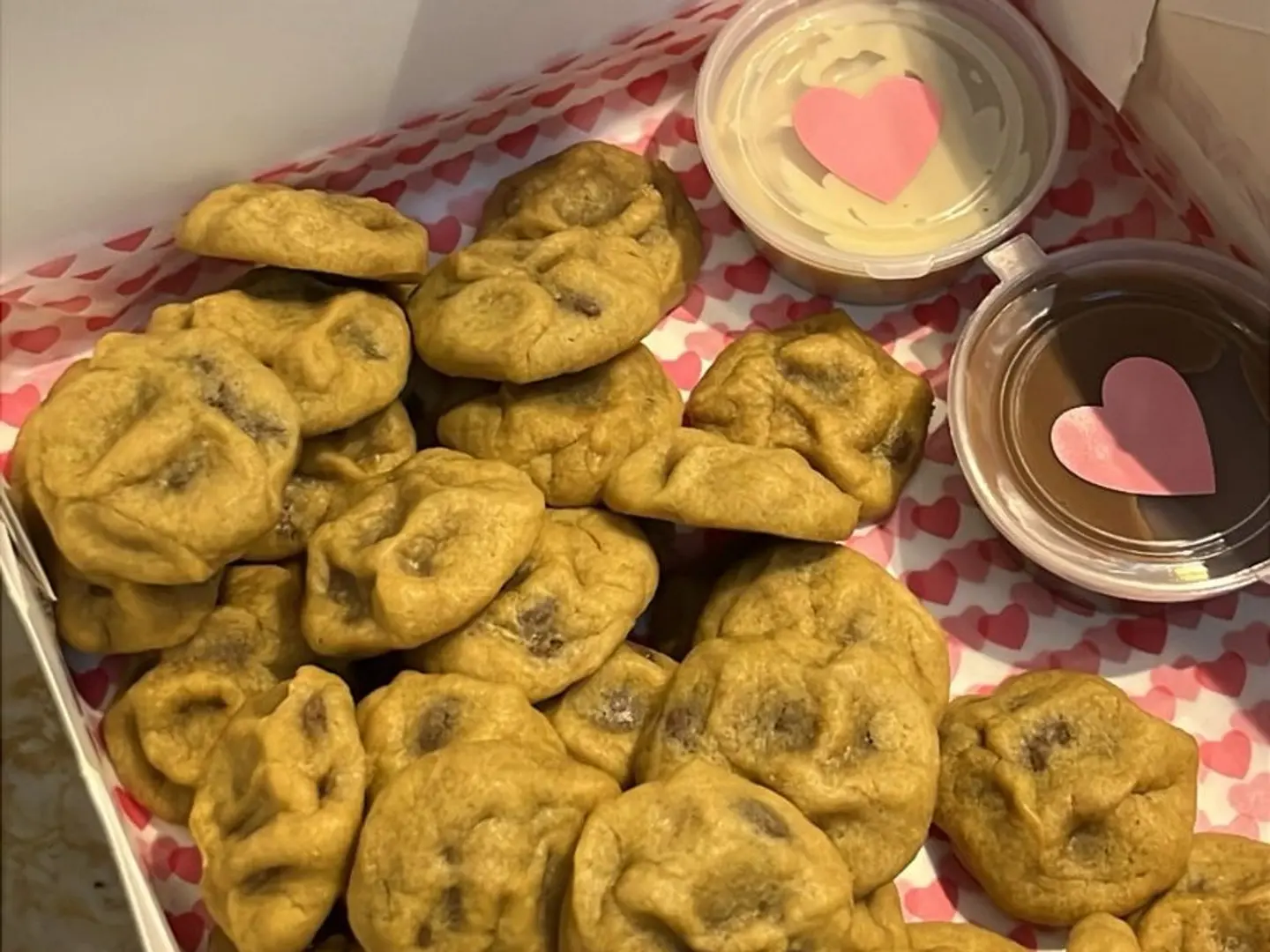 بوكس التغميسة ٤٠ قطعة مع ٢ صوص