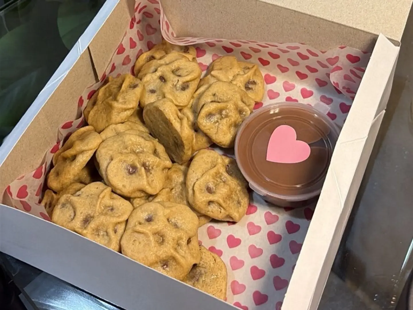 بوكس التغميسة ٢٠ قطعة مع ١ صوص