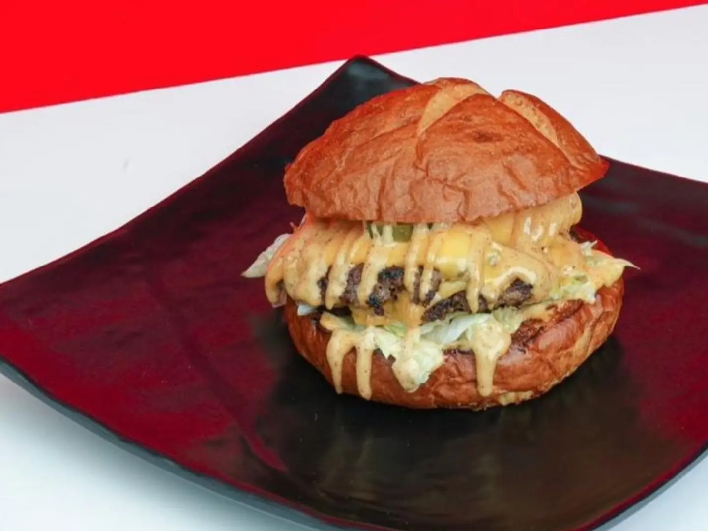 وجبة بيكن برجر مع بطاطس وبيبسى